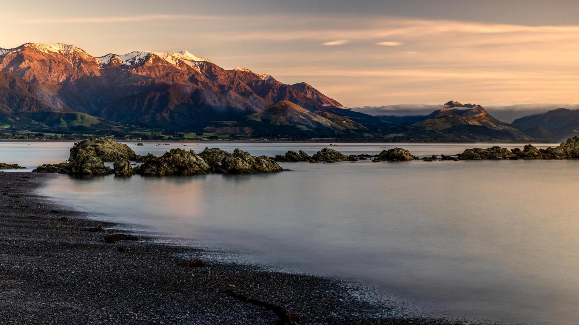 The Anchor Inn Beachfront Motel Kaikoura Exterior photo