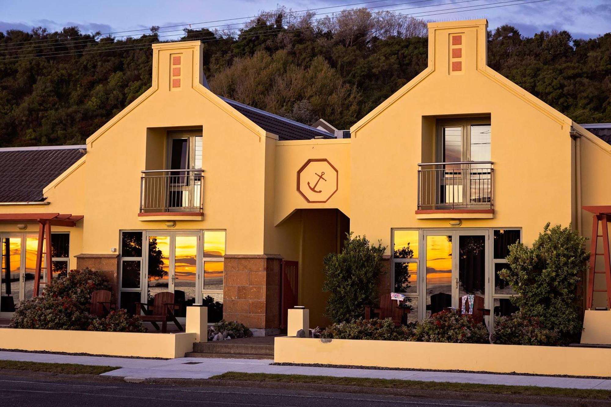 The Anchor Inn Beachfront Motel Kaikoura Exterior photo