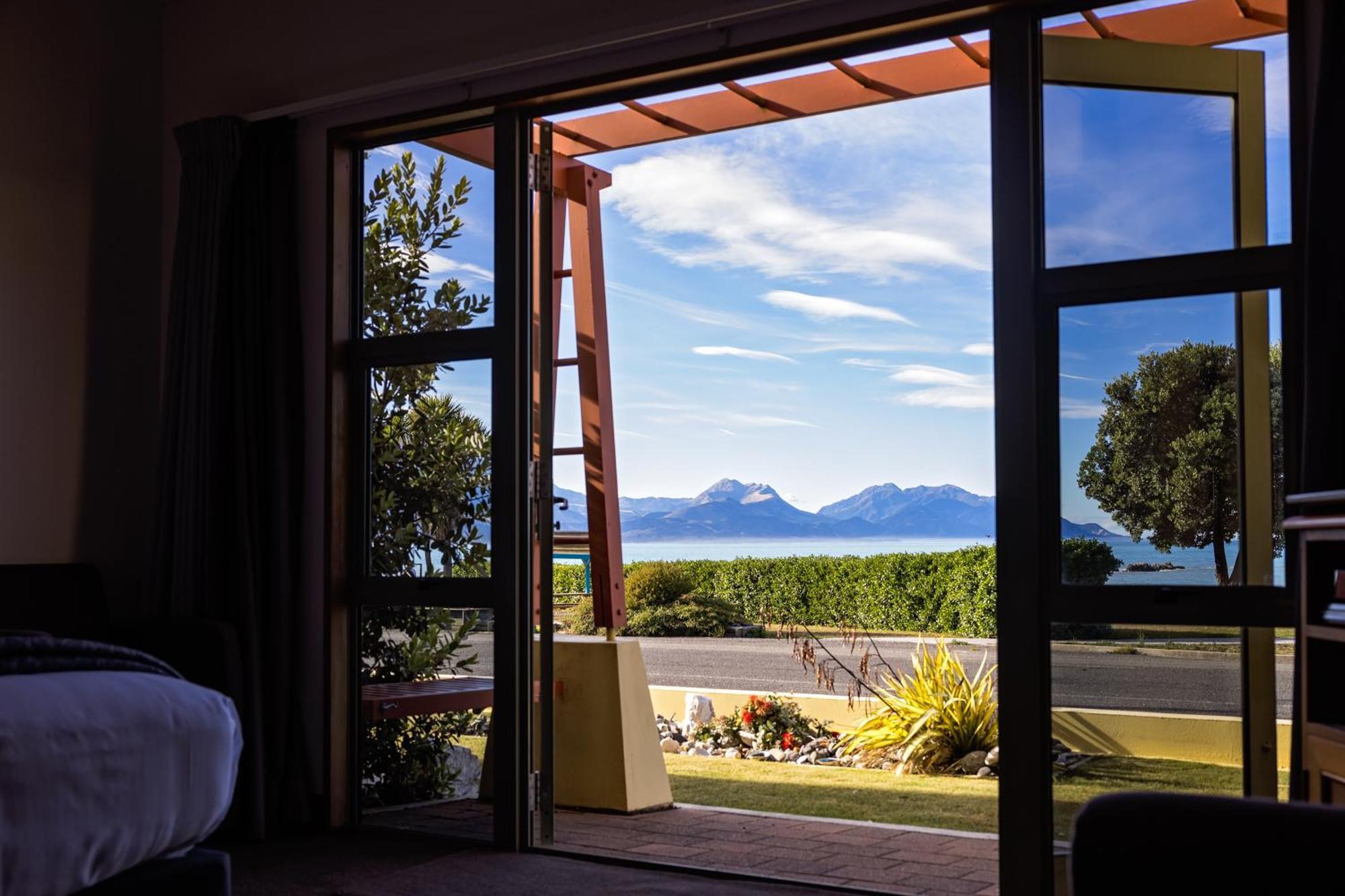 The Anchor Inn Beachfront Motel Kaikoura Exterior photo