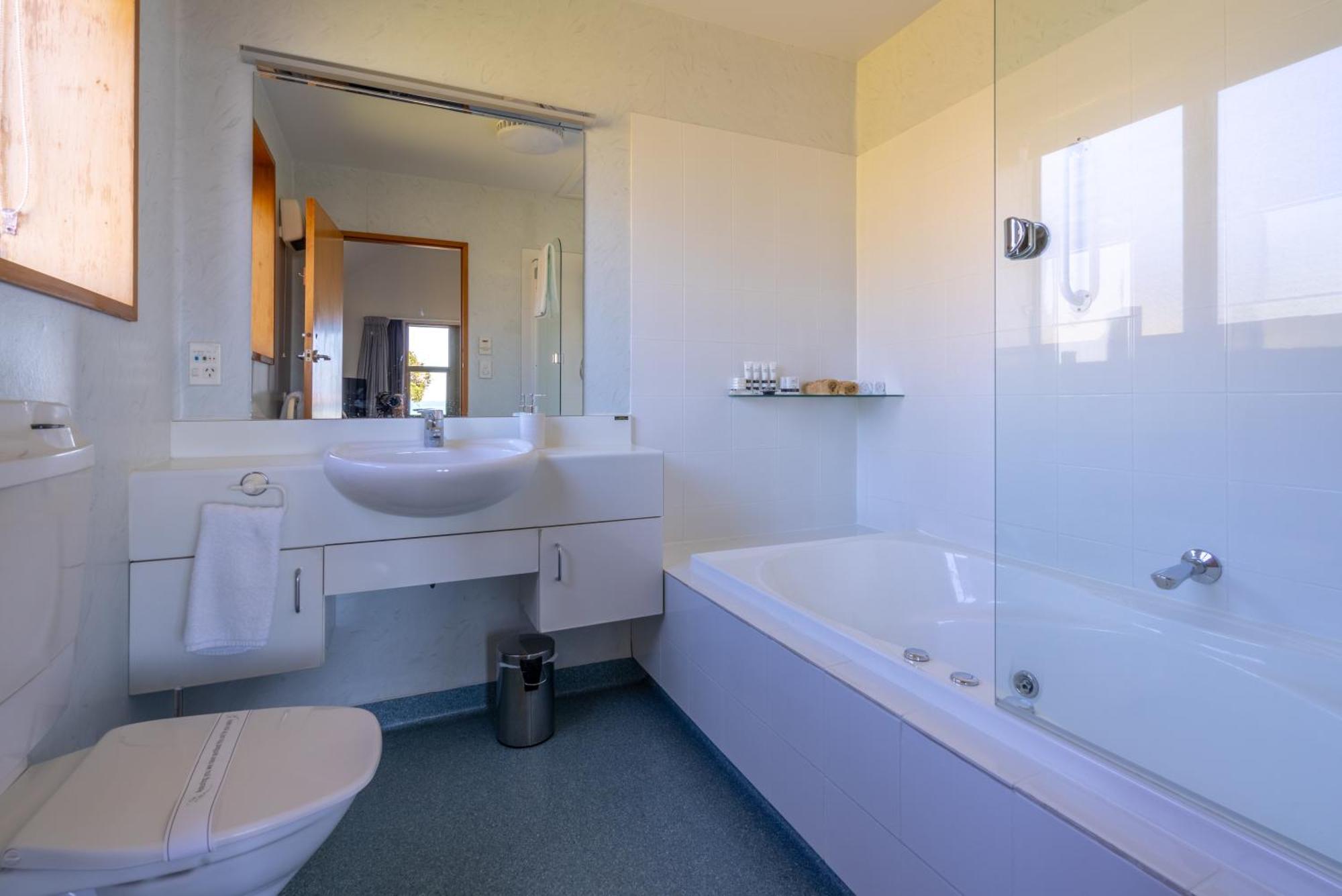The Anchor Inn Beachfront Motel Kaikoura Exterior photo
