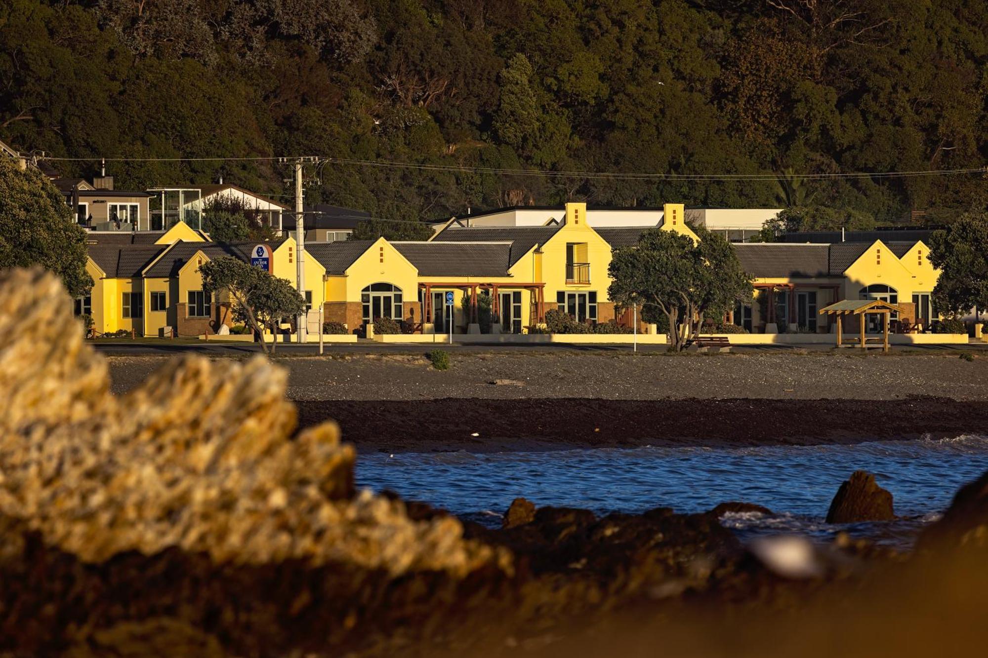 The Anchor Inn Beachfront Motel Kaikoura Exterior photo