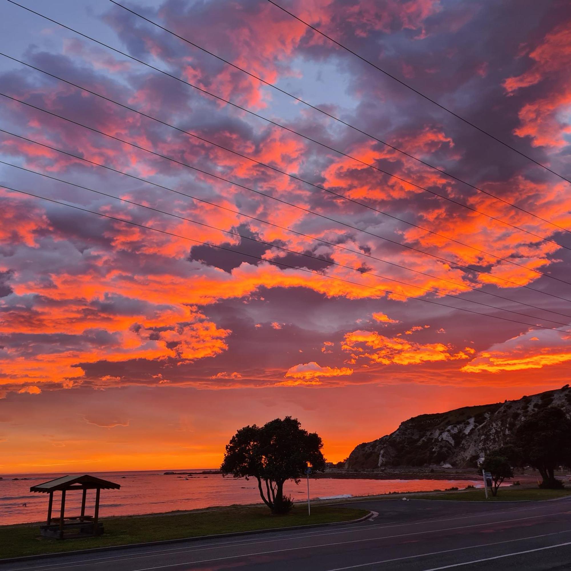 The Anchor Inn Beachfront Motel Kaikoura Exterior photo